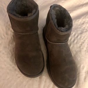 Like new Classic Mini II Ugg Ankle Boot (like new)